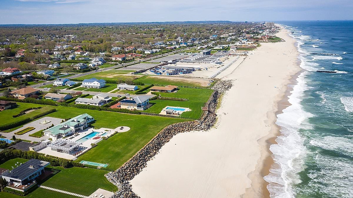Popular East Coast beach town enrages visitors with 'extortionate' seasonal beach pass
