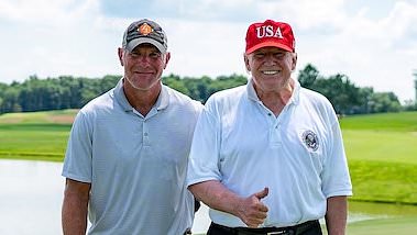 Netflix Dituduh Sengaja Serang Brett Favre Karena Dukungan Terhadap Trump: Tuduhan Mengejutkan!