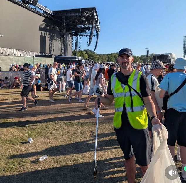 Oasis Fan Sneaks Into Heaton Park Show Dressed as Litter Picker