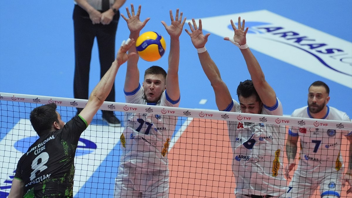 Voleybol Efeler Ligi: Arkas Spor, Cizre Belediyespor'u 3-0 Yendi