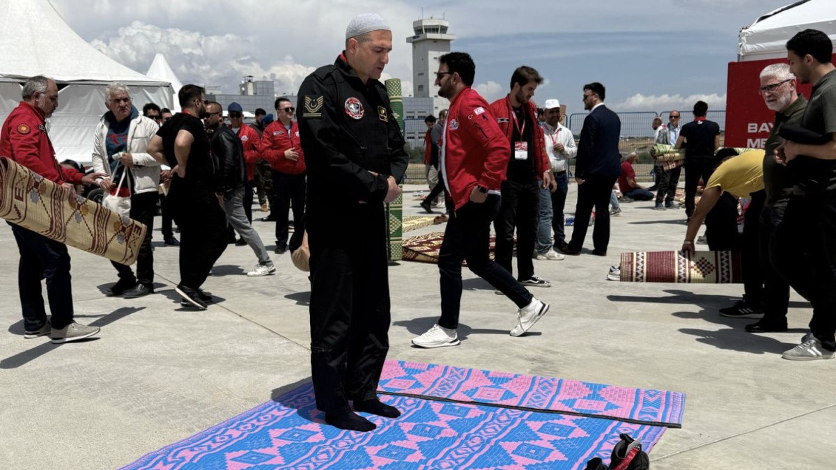 TEKNOFEST'te Birlikte Cuma Namazı: Etkinlikteki Anlamlı Anlar