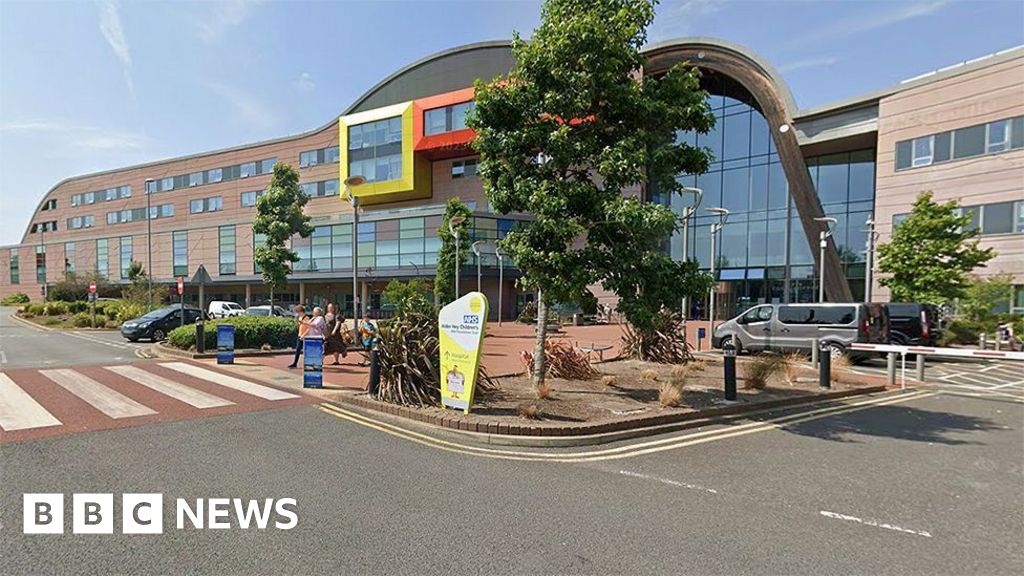 Children's hospital praised for mental health work