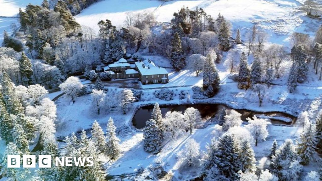 UK Braces for Three-Day Snow Blast: Health Alerts Issued as Temperatures Plummet