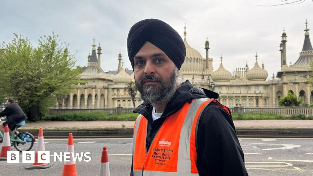 Man walks from London to Brighton for mental health
