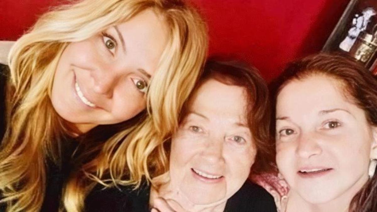 Anneler Günü'nde Gözyaşları ve Anılar: Ünlü İsimlerden Kalpten Mesajlar!