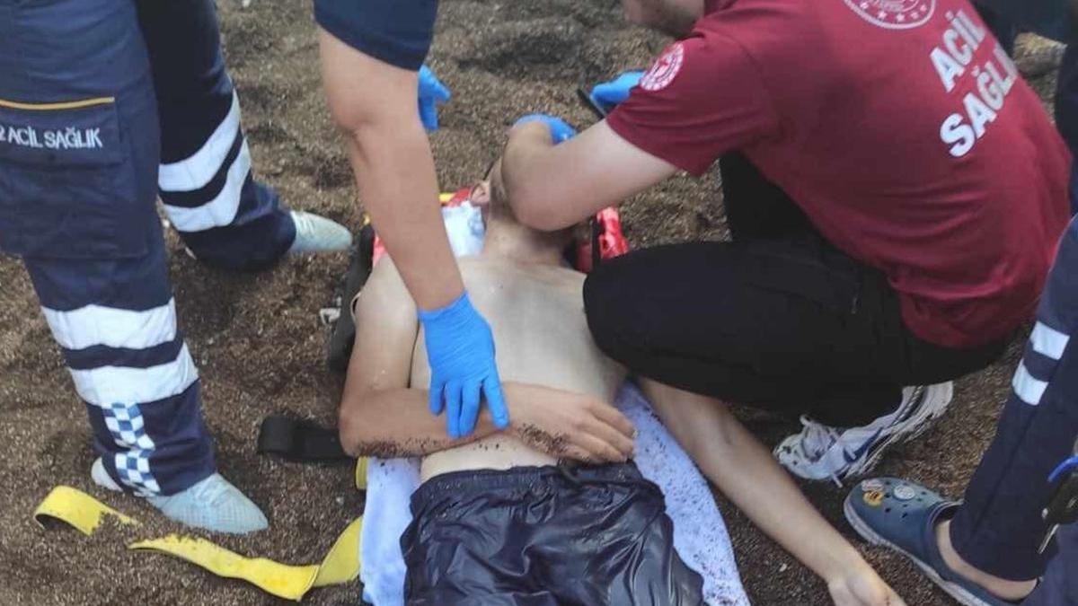 Antalya'da Trajik Son: Yüzme Öğrenmeye Çalışan Genç Hayatını Kaybetti