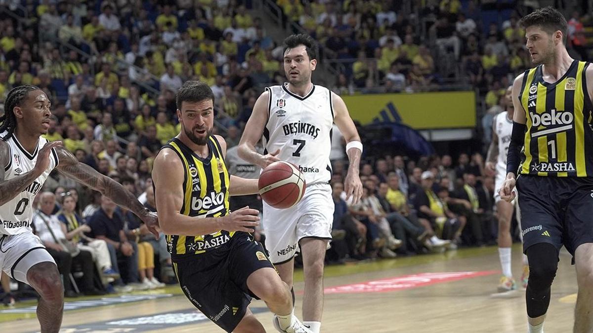 Fenerbahçe Beko, Beşiktaş'ı Devirerek Seride 2-0'lık Avantajı Elde Etti! Basketbol Arenası Alarmda!
