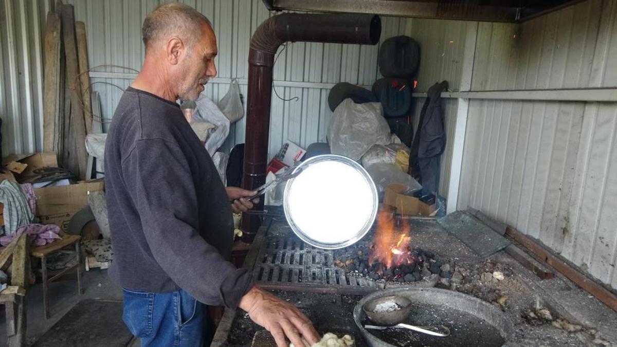 Malatya'da bu işi yapan 3 kişiden biri! Depreme rağmen mesleğine tutundu
