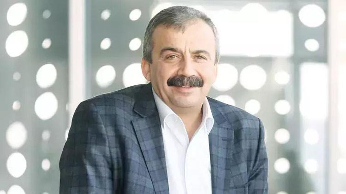 Sırrı Süreyya Önder'e acı veda! Sevenleri akın etti