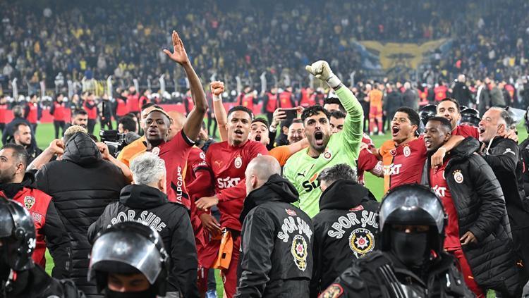 Tarihi Galibiyet: Galatasaray, Fenerbahçe'yi Yenerek Yarı Finale Çıktı!