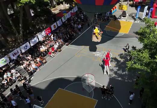 Gökyüzünden Basket Bombardımanı! Sıcak Hava Balonundan Yapılan Şaşırtıcı Atışlar