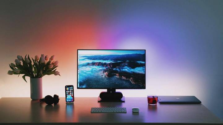 Perang Layar TV: QNED vs OLED vs QLED – Mana yang Terbaik untuk Anda?