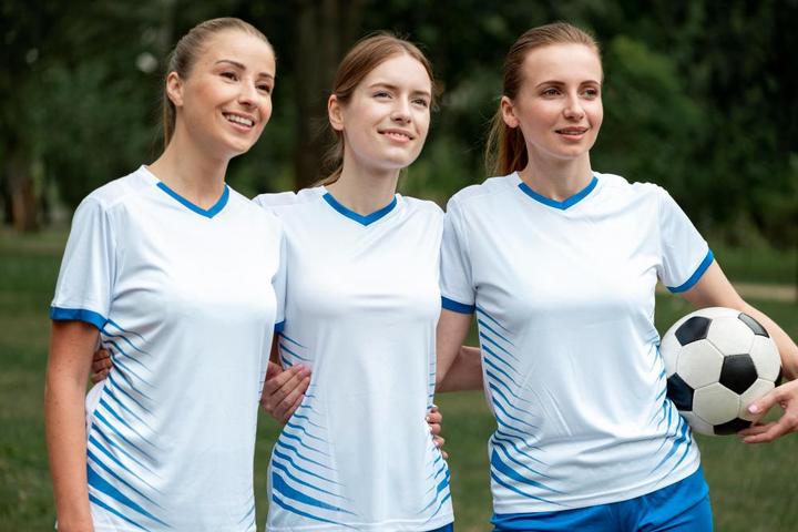 7 Pilihan Jersey Olahraga Wanita Terbaik: Nyaman, Stylish, dan Mendukung Performa!
