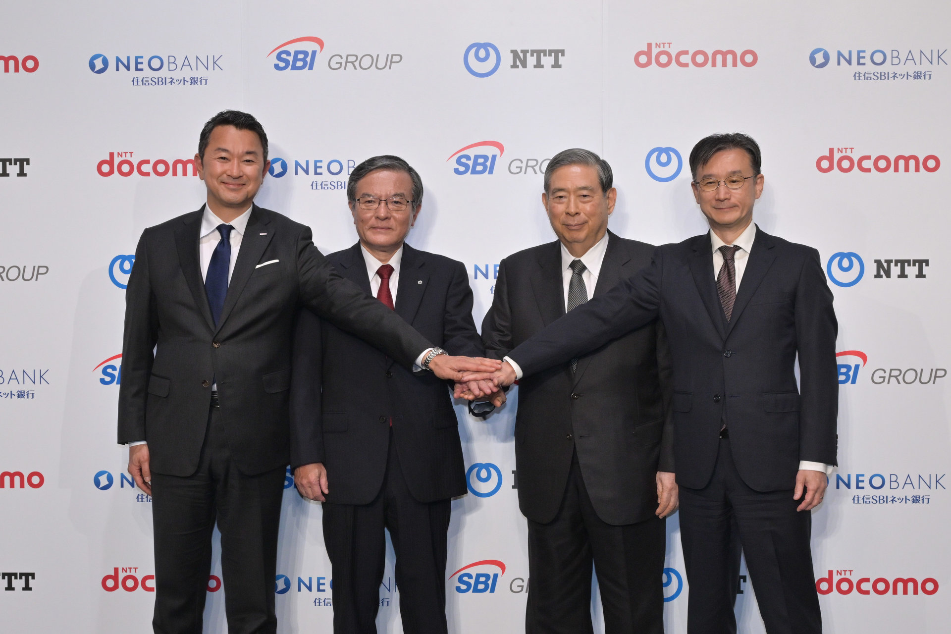 NTT・楽天・ソフトバンクが「金融三国志」開戦か──通信会社の新 ...