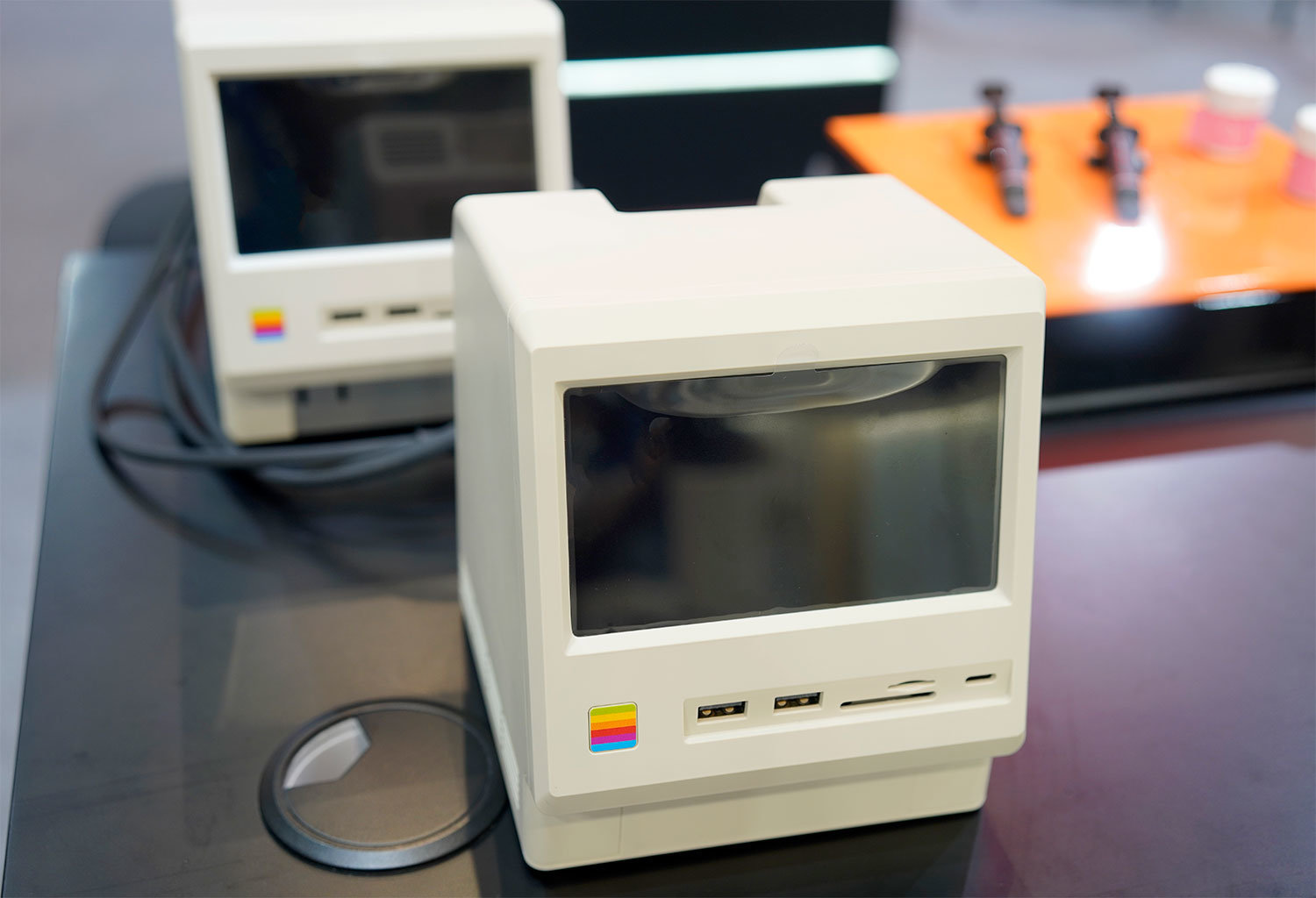 Mac miniで蘇るレトロ！初代Macintosh風ドッキングステーション「The Retro Workstation for Mac Mini M4」が登場