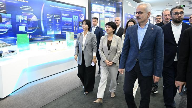 Türkiye'nin Dijital Geleceği İçin Çığır Açan İş Birliği: Bakan Uraloğlu, Huawei ve ZTE ile Stratejik Görüşmeler Gerçekleştirdi