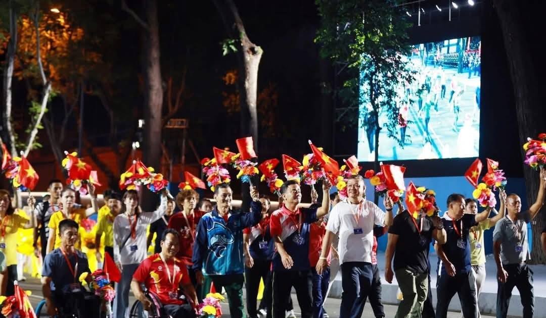 Lễ Diễu Hành 30-4: Những Ngôi Sao Thể Thao TP.HCM Cùng Xuân
