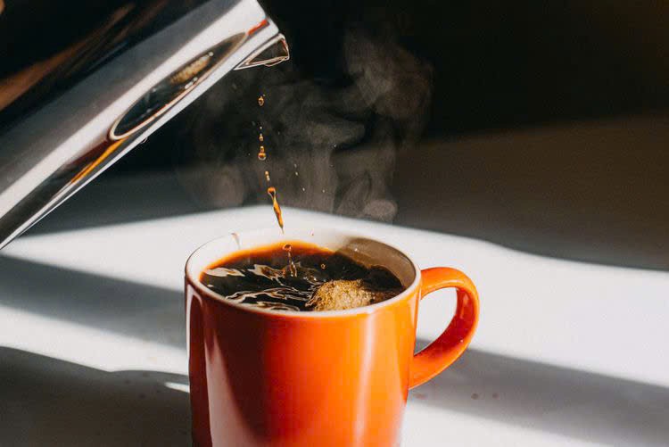 Uống Cà Phê Hàng Ngày Giúp Phụ Nữ Trẻ Hóa, Sống Lâu? Nghiên Cứu Choán Động