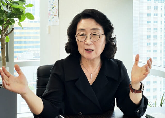식약처 규제, 디지털 전환 시급! 인공지능(AI) 활용한 스마트 규제 시스템 구축 논의