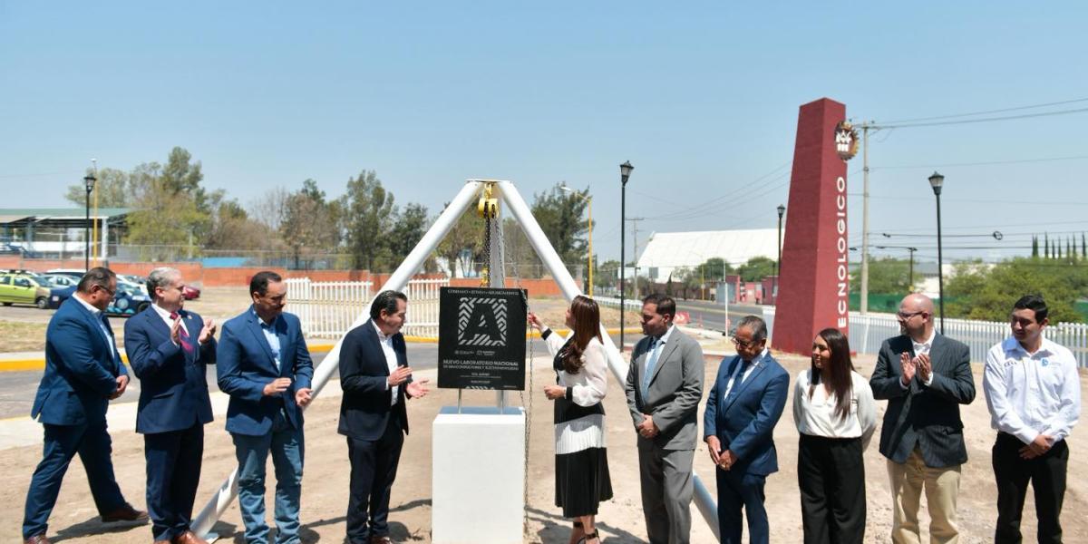 Tere Jiménez dio inicio a construcción de laboratorio nacional de semiconductores y electromovilidad