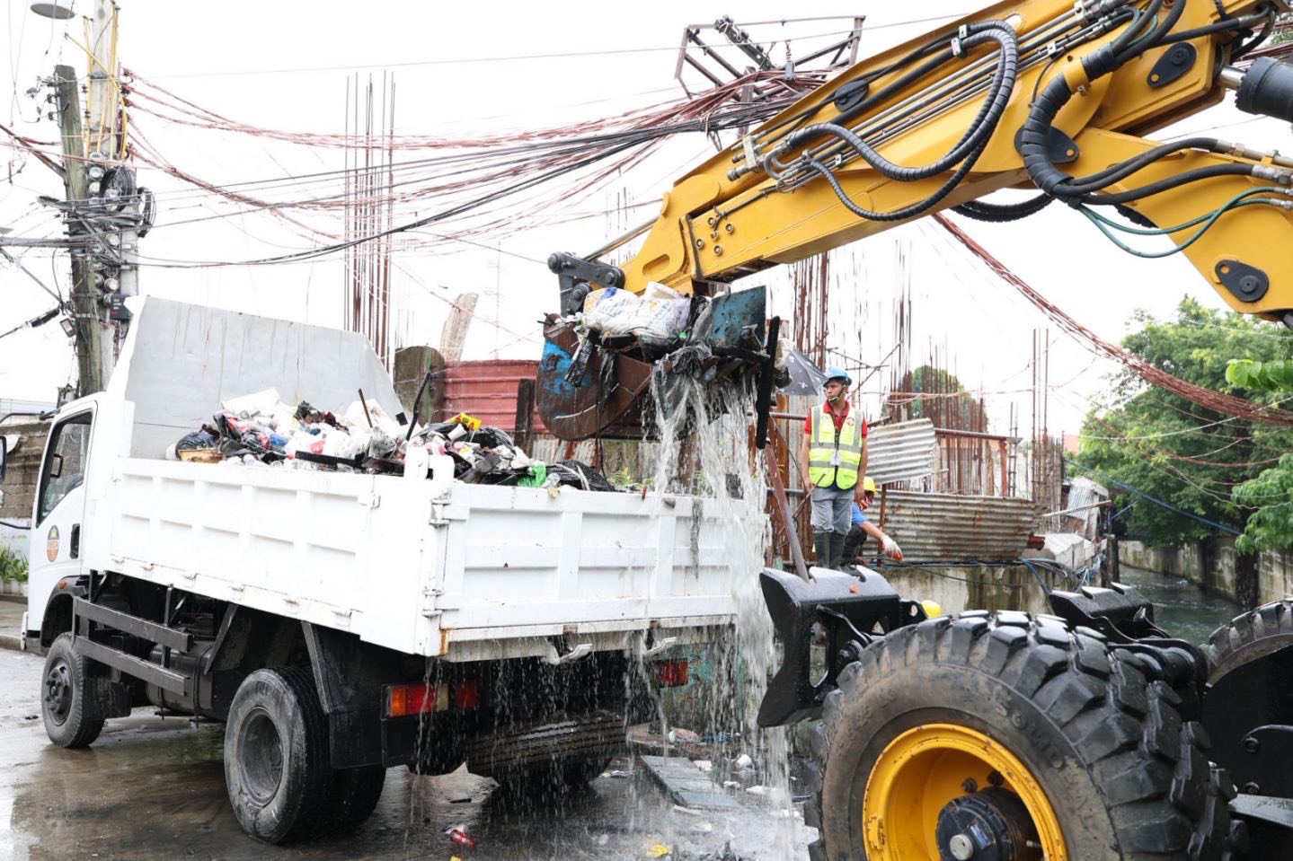 Maligaya Creek Cleanup: MMDA Removes 24 Truckloads of Trash in Caloocan