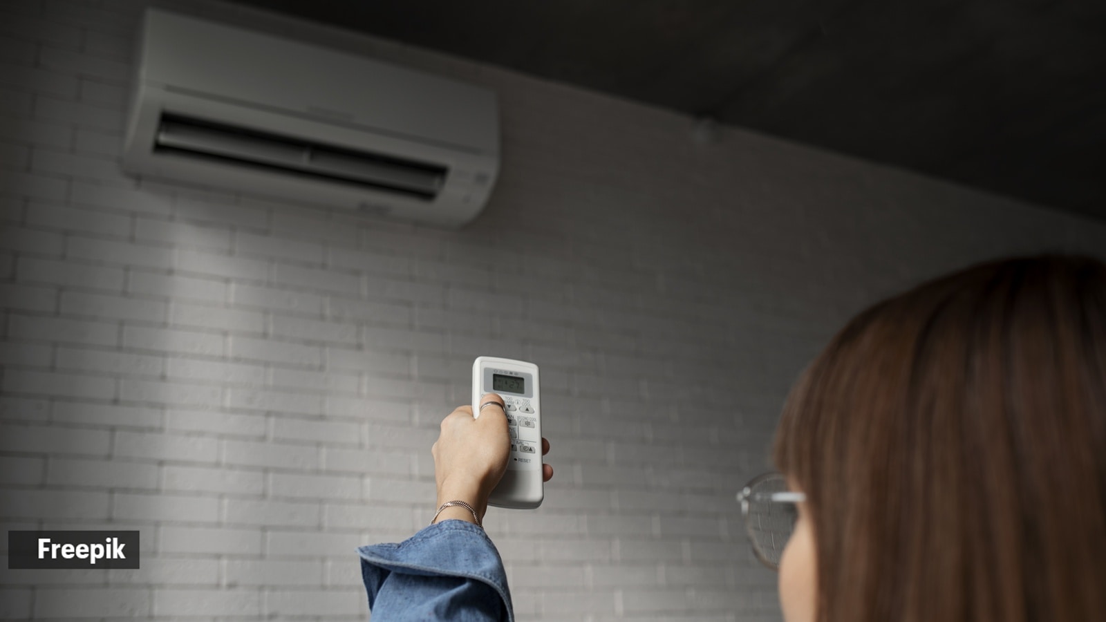 Beat the Heat, Save Energy: Govt's AC Temperature Limit Proposal Gains Expert Support