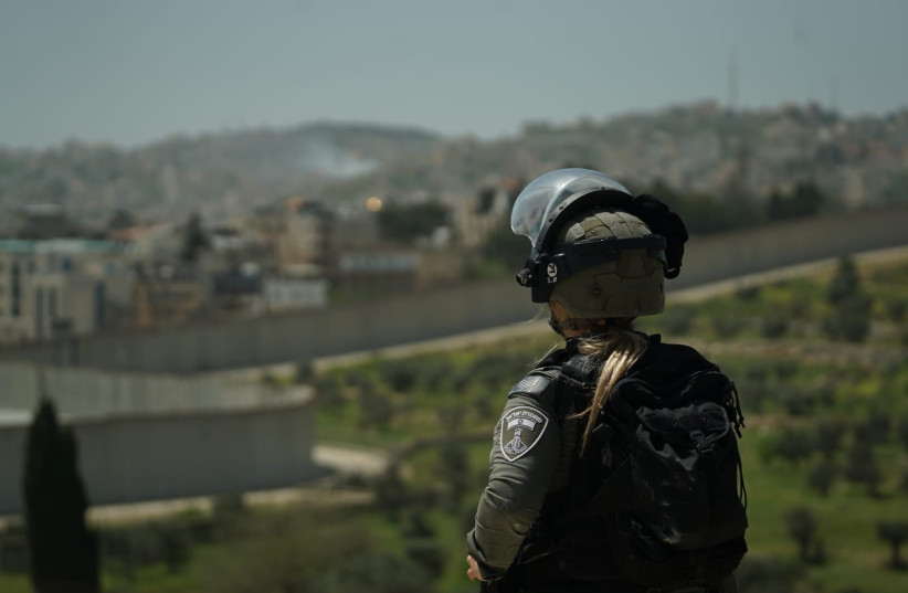מבצע משולב בגדה: נעצרו ארבעה חשודים חמושים, 27 מטענים תופת הושמדו