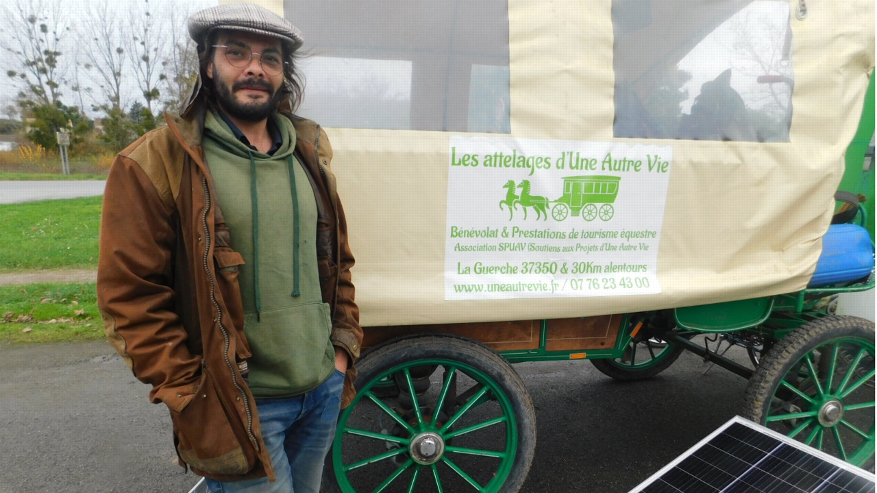 Découvrez la roulotte de Sébastien Moine à Dangé-Saint-Romain : un véhicule insolite à découvrir