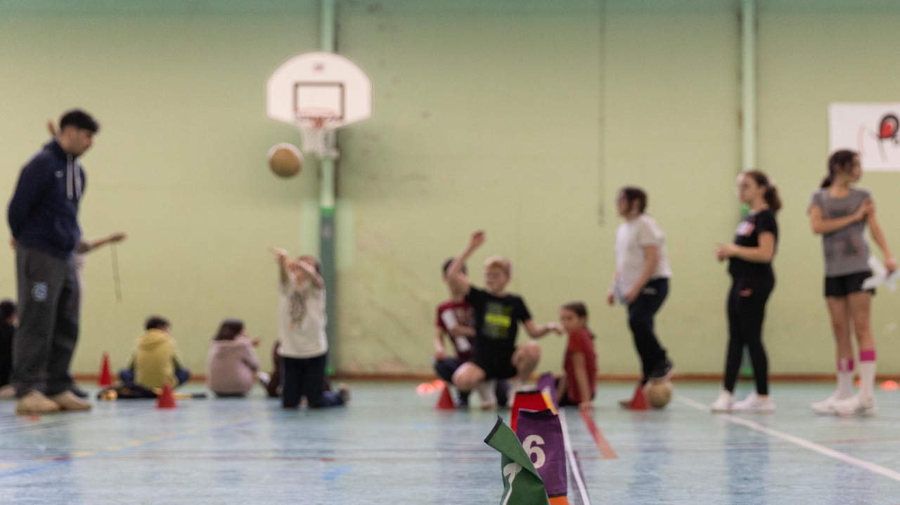 Sport et réussite scolaire : les élèves sportifs ont-ils vraiment de meilleurs résultats ?