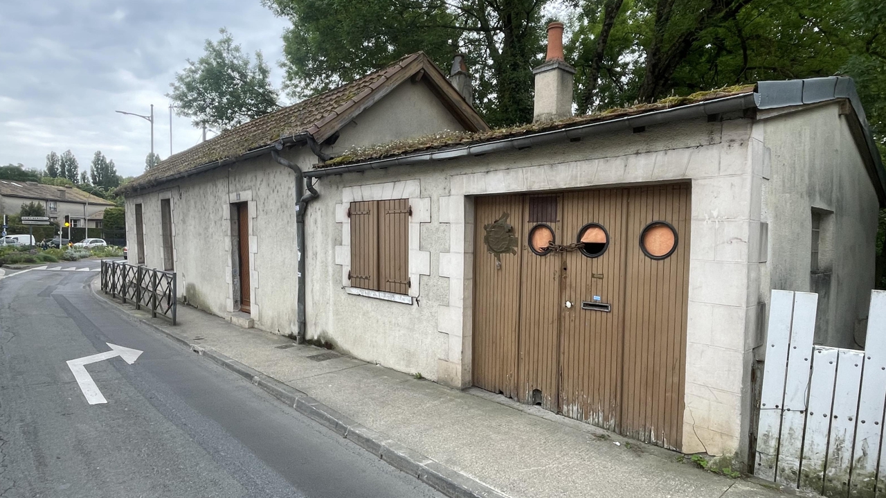 Poitiers : qui paiera la facture d'eau exorbitante de 17.300 € causée par des squatteurs ?