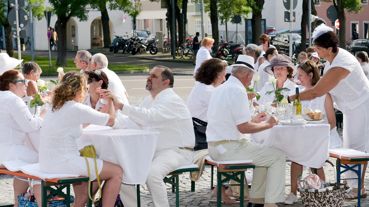 Dinner in Weiß: Ein besonderes Picknick für gelebte Inklusion