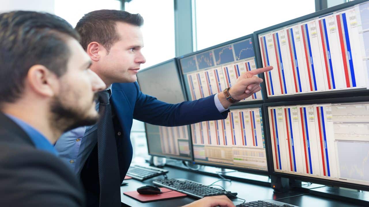 Hot Stocks to Watch in NZ: Key Players & What's Moving the Market Today (June 16th)