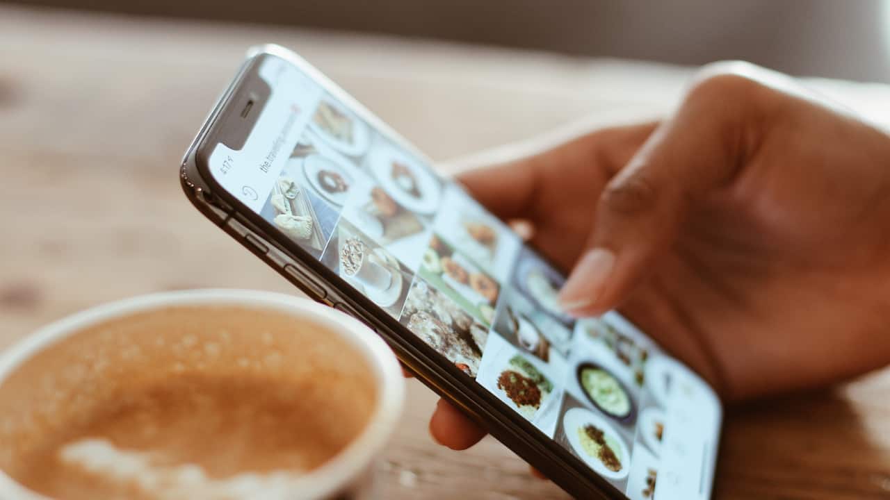Social Media & Mental Wellbeing: Study Reveals Teens Struggling with Mental Health Spend More Time Online