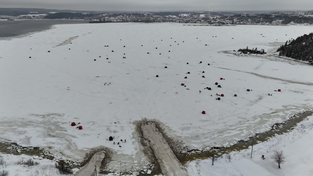 Pêcheurs défiants : des dizaines sur les glaces malgré les avertissements de Saguenay
