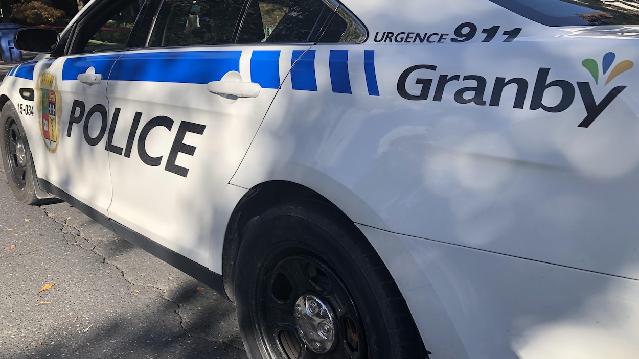 Accident Frontal à Granby: Jeune Femme de 21 Ans Luttant pour Sa Vie