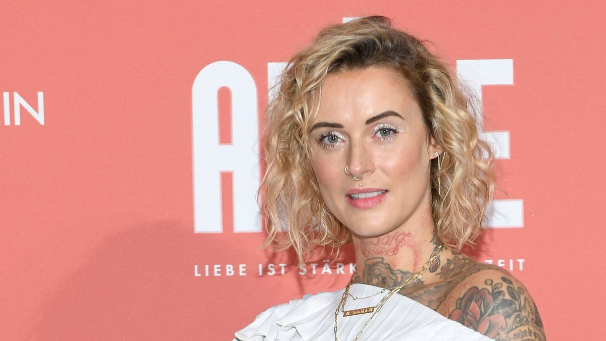 NDR-Moderatorin Jennifer Weist kritisiert kurzfristige Absage – Empörung in der Promi-Szene!