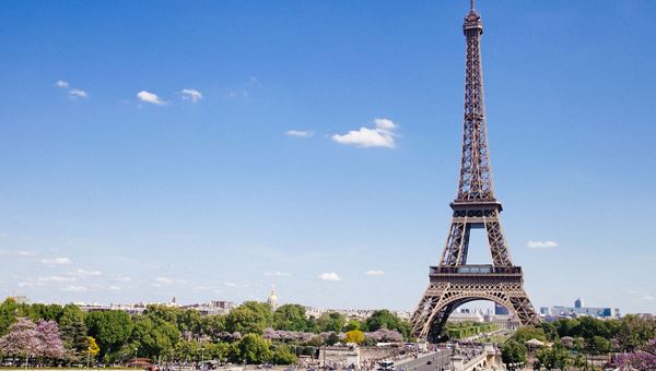 Rischi Politici in Francia: Impatto sulla Finanza Pubblica