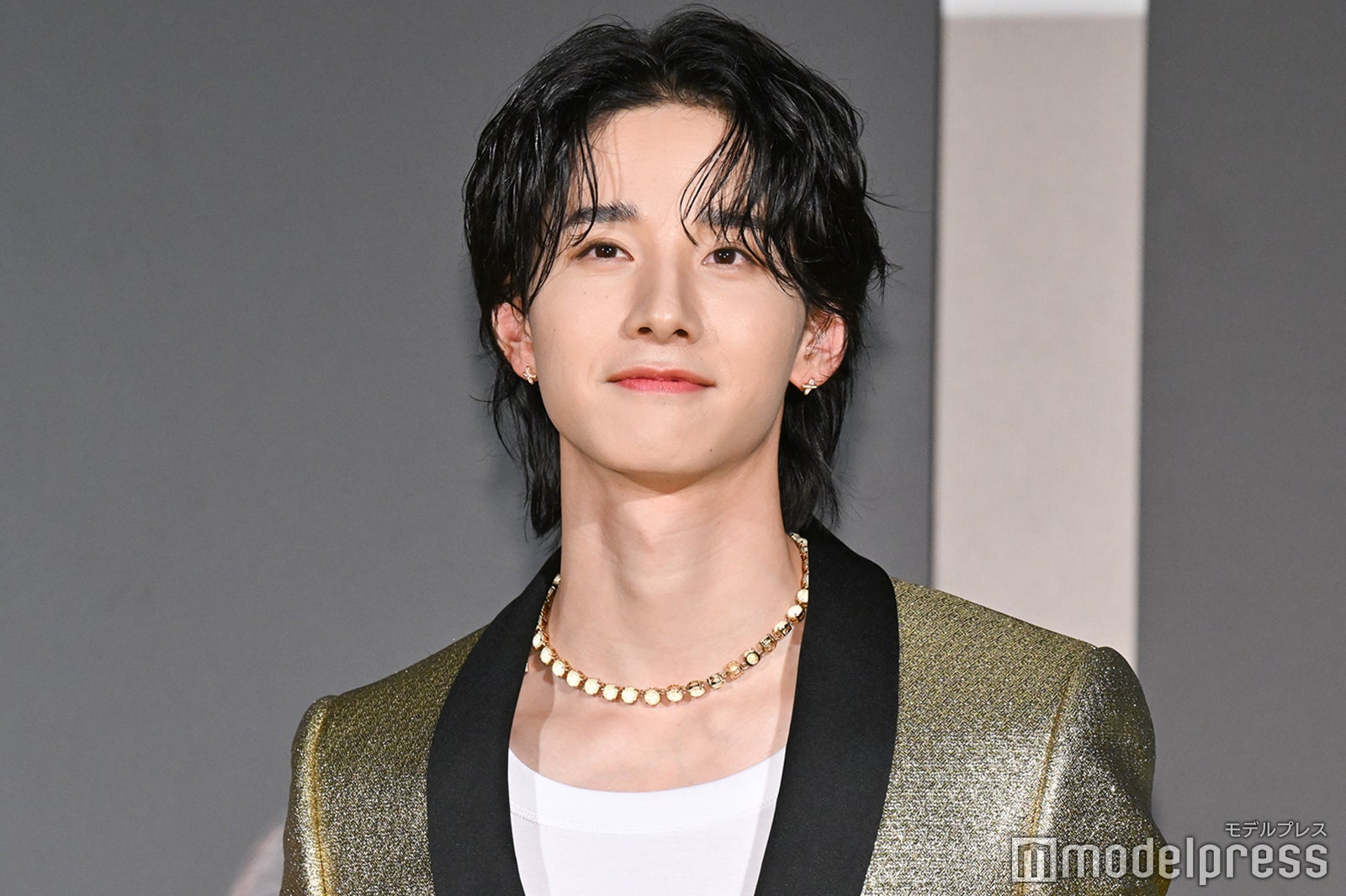 JO1佐藤景瑚、舞台挨拶中に突然タンクトップ姿で肉体美披露 独特 ...