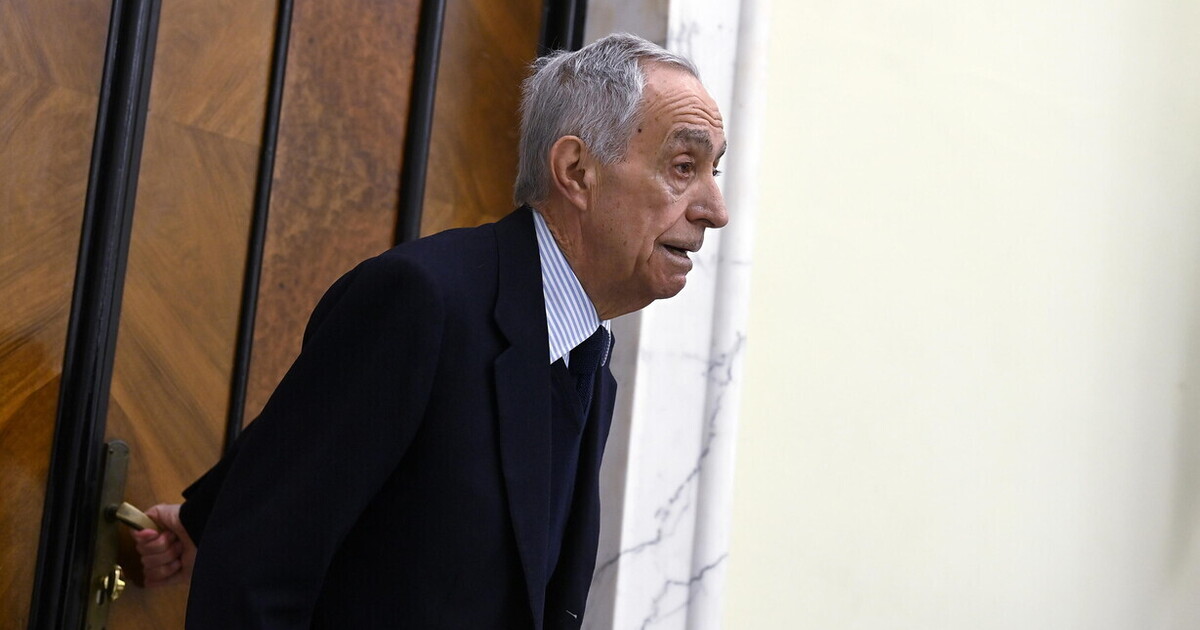 Scandalo e Sorprese nello Sport Italiano: Carraro sfida per il CONI, Dilemma per l'Allenatore del Como e un Ottantacinquenne in Corsa!