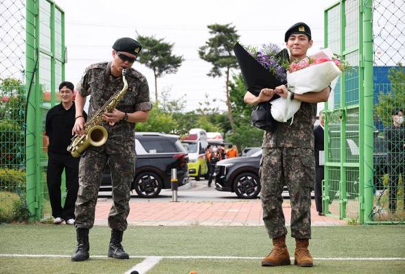 RM dan V BTS Sedia Kembali Bersinar: Tamat Khidmat Tentera, Pemuzik Genius & Vokal Memukau Kembali ke Pentas!