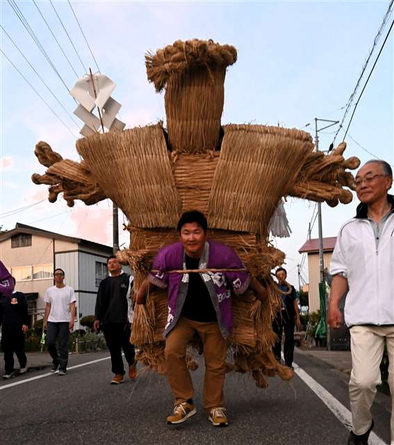 100キロのわら人形を背負って健康祈願！横手市大雄の伝統行事「厄神立て」の迫力と魅力
