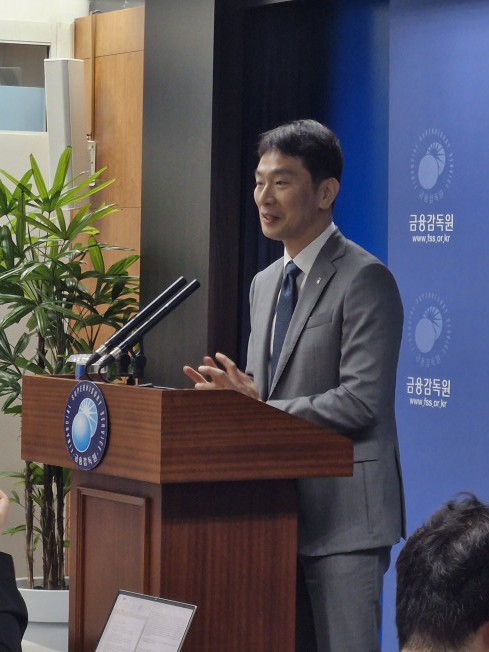 이복현, 금융 개혁 촉구: '심리 금융감독'과 명확한 메시지의 중요성 강조