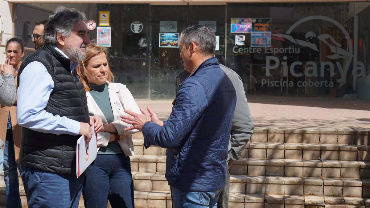 Rodríguez Uribes reafirma "el compromiso del Gobierno de España" con la reconstrucción tras la dana