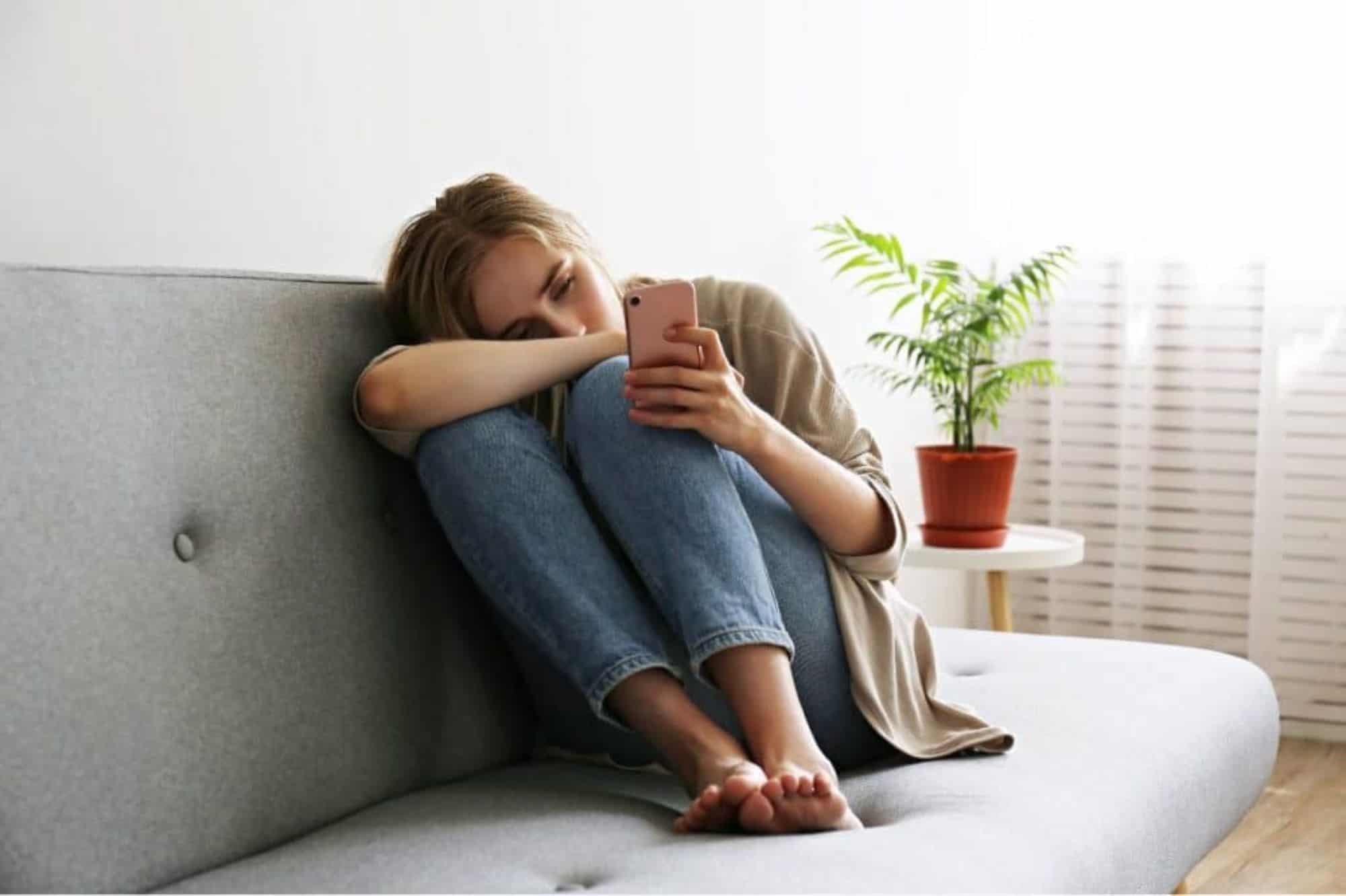 Saúde Mental em Risco: Como o Conteúdo Online Afeta Nosso Bem-Estar
