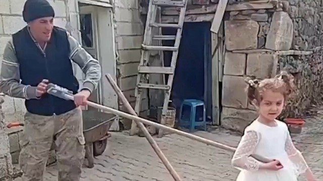 Erzurumlu baba ve küçük kızından gülümseten eğlence