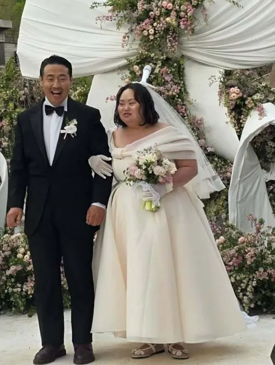 정은혜-조영남, 1년 열애 끝에 백년가약... 결혼식 현장 공개!
