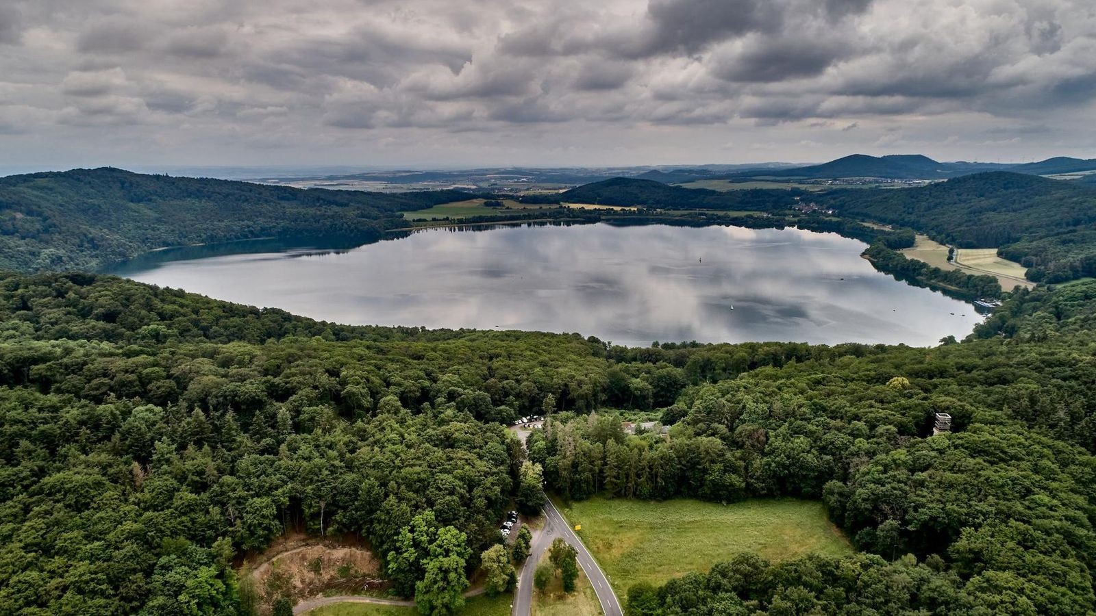 Vulkanische Aktivität in der Eifel: Forscher entdecken Hinweise auf Magmakammer