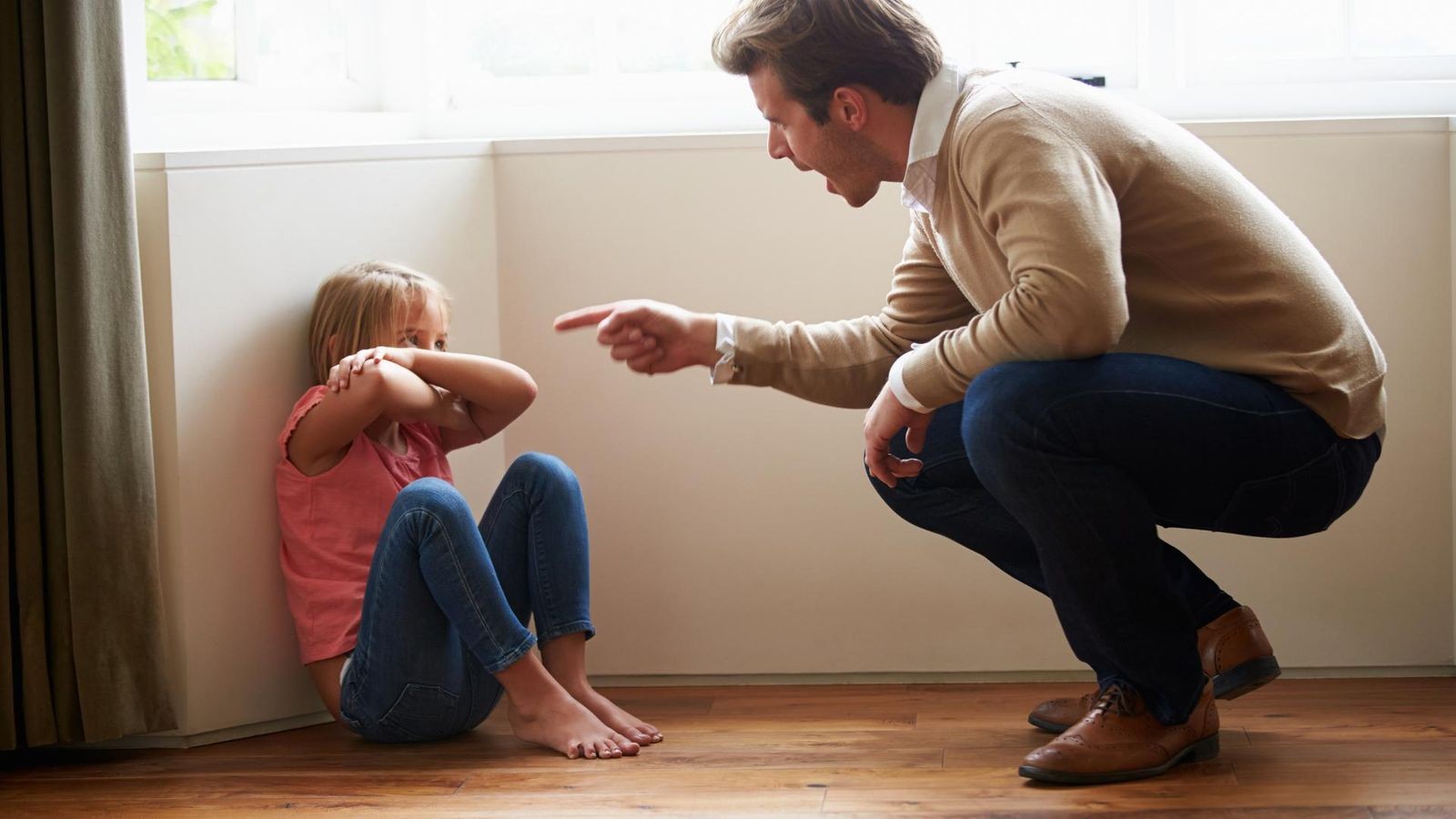 Narzisstischer Vater: Mit diesem subtilen Spiel manipuliert er seine Kinder