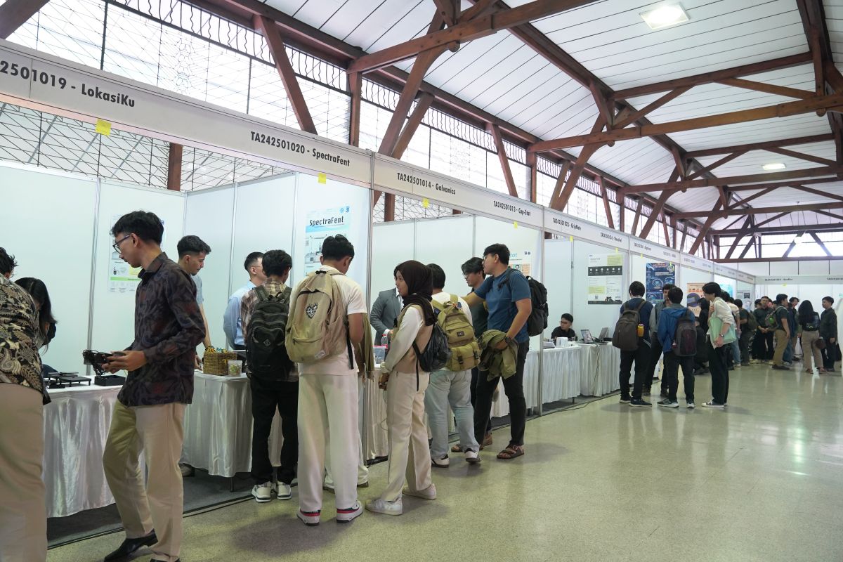 Electrical Engineering Days 2025 Tampilkan Inovasi Capstone Mahasiswa Sarjana Teknik Elektro ITB