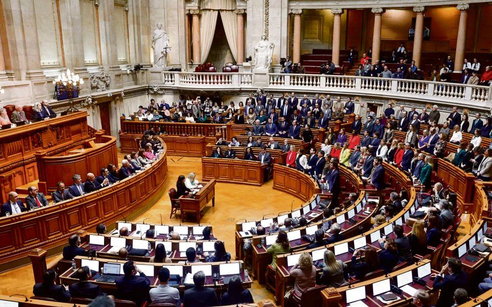 Acesso de estrangeiros ao SNS: Parlamento aprova propostas do Chega, PSD e CDS-PP